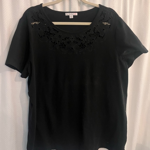 Isaac Mizrahi Tops - Isaac Mizrahi Black T-Shirt with Lace Detail